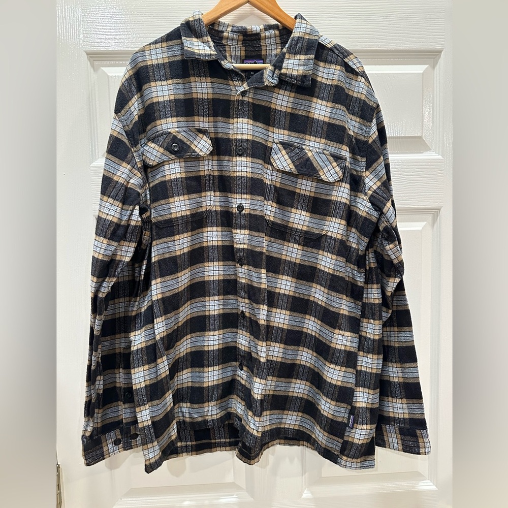 Patagonia organic cotton heavyweight flannel shirt. Men’s XXL  Brown. So soft!